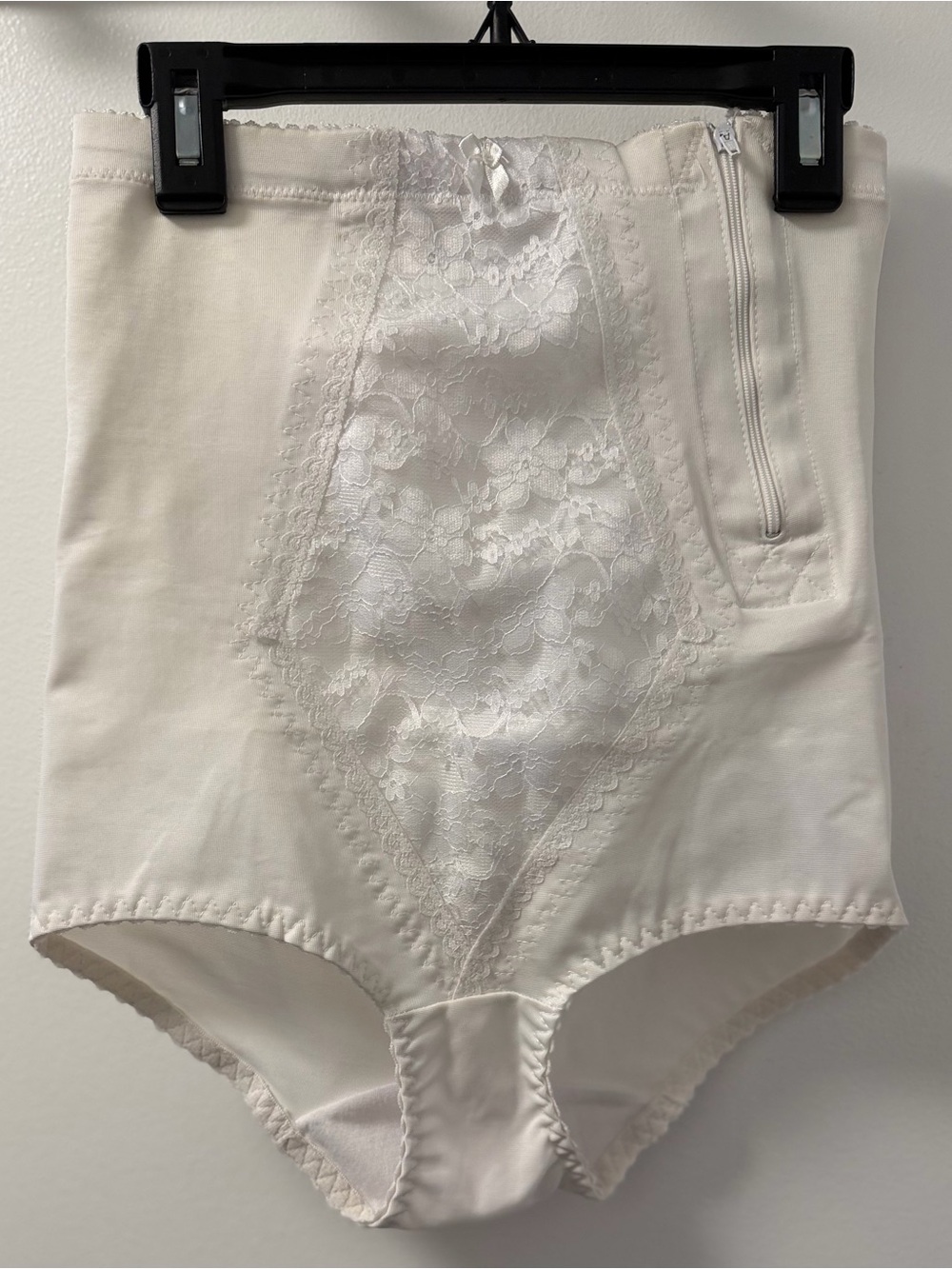 Excellent Vintage White Lace High-Waist Girdle Shapewear Size S